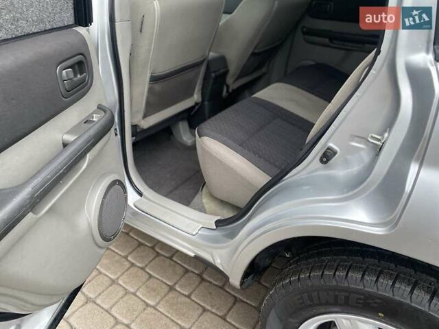 Серый Ниссан ИксТрейл, объемом двигателя 2.2 л и пробегом 272 тыс. км за 4500 $, фото 13 на Automoto.ua