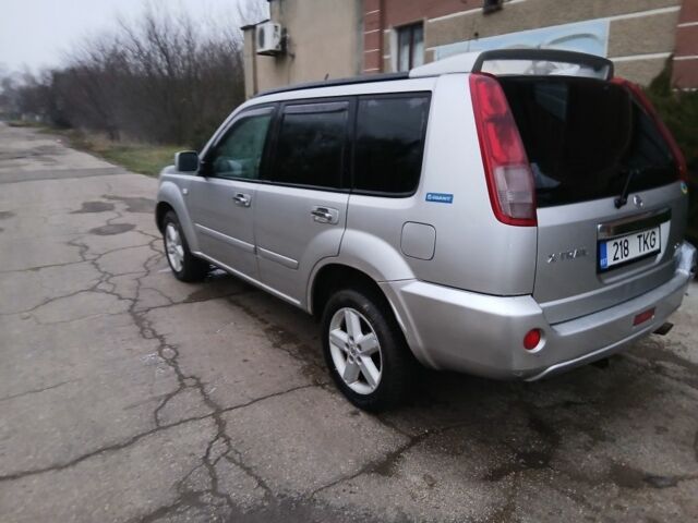 Сірий Ніссан ІксТрейл, об'ємом двигуна 0 л та пробігом 200 тис. км за 2300 $, фото 4 на Automoto.ua