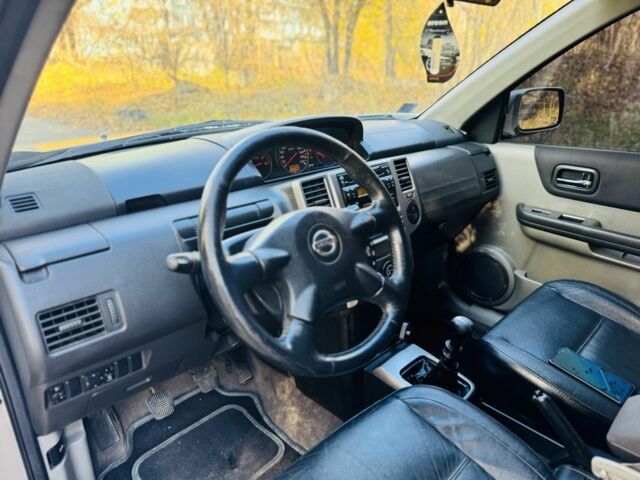 Серый Ниссан ИксТрейл, объемом двигателя 2.2 л и пробегом 238 тыс. км за 4250 $, фото 10 на Automoto.ua