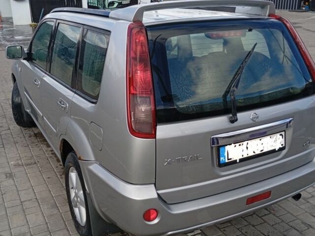 Серый Ниссан ИксТрейл, объемом двигателя 0 л и пробегом 300 тыс. км за 3250 $, фото 5 на Automoto.ua