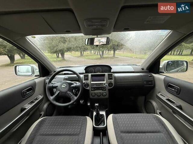Серый Ниссан ИксТрейл, объемом двигателя 2.18 л и пробегом 280 тыс. км за 5850 $, фото 52 на Automoto.ua