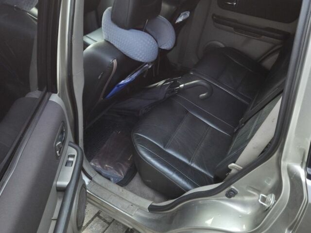 Серый Ниссан ИксТрейл, объемом двигателя 2.2 л и пробегом 280 тыс. км за 4164 $, фото 7 на Automoto.ua