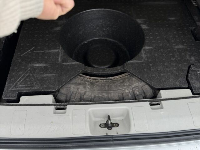 Серый Ниссан ИксТрейл, объемом двигателя 2.2 л и пробегом 313 тыс. км за 4400 $, фото 16 на Automoto.ua