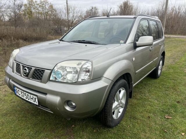 Серый Ниссан ИксТрейл, объемом двигателя 2.2 л и пробегом 261 тыс. км за 4400 $, фото 3 на Automoto.ua