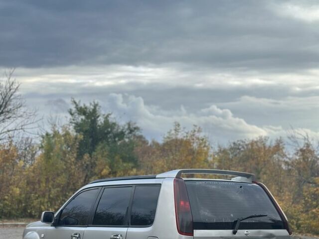 Серый Ниссан ИксТрейл, объемом двигателя 2.2 л и пробегом 250 тыс. км за 3500 $, фото 3 на Automoto.ua