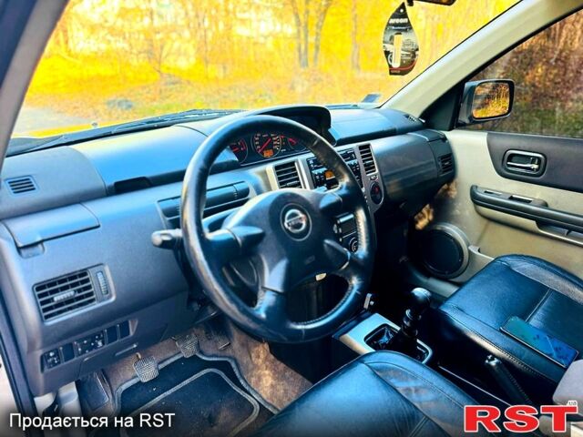 Серый Ниссан ИксТрейл, объемом двигателя 2.2 л и пробегом 238 тыс. км за 4250 $, фото 8 на Automoto.ua