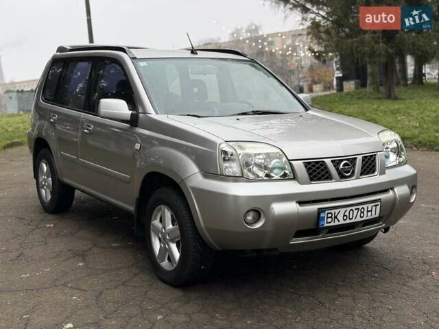 Серый Ниссан ИксТрейл, объемом двигателя 2.18 л и пробегом 280 тыс. км за 5850 $, фото 12 на Automoto.ua