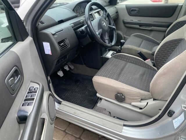 Серый Ниссан ИксТрейл, объемом двигателя 2.2 л и пробегом 272 тыс. км за 4500 $, фото 17 на Automoto.ua