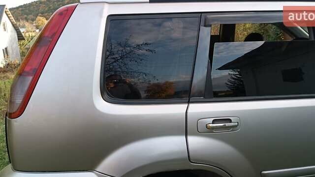 Серый Ниссан ИксТрейл, объемом двигателя 2.2 л и пробегом 350 тыс. км за 3400 $, фото 11 на Automoto.ua