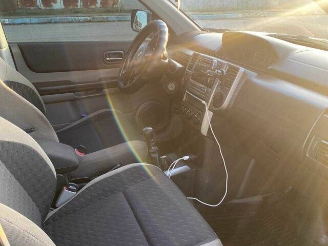 Серый Ниссан ИксТрейл, объемом двигателя 2.2 л и пробегом 337 тыс. км за 4700 $, фото 4 на Automoto.ua