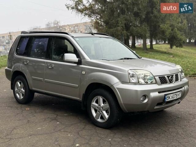 Серый Ниссан ИксТрейл, объемом двигателя 2.18 л и пробегом 280 тыс. км за 5850 $, фото 15 на Automoto.ua