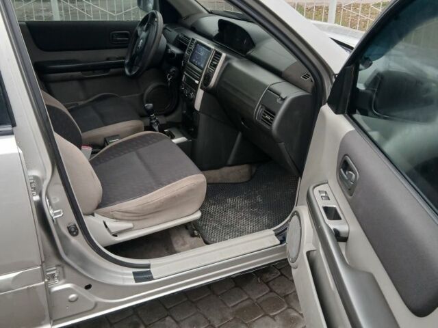 Серый Ниссан ИксТрейл, объемом двигателя 2.2 л и пробегом 302 тыс. км за 5199 $, фото 4 на Automoto.ua