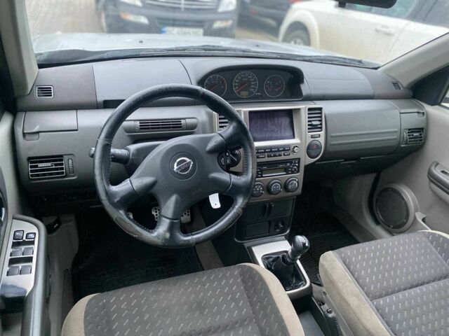 Серый Ниссан ИксТрейл, объемом двигателя 2.2 л и пробегом 272 тыс. км за 4500 $, фото 16 на Automoto.ua