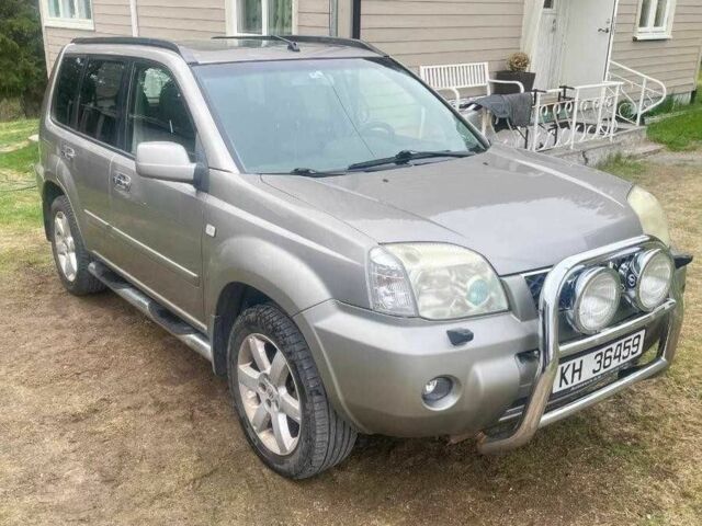 Сірий Ніссан ІксТрейл, об'ємом двигуна 2.2 л та пробігом 270 тис. км за 3800 $, фото 3 на Automoto.ua