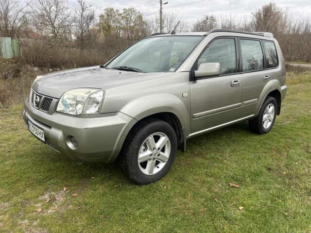 Серый Ниссан ИксТрейл, объемом двигателя 2.2 л и пробегом 261 тыс. км за 4400 $, фото 12 на Automoto.ua