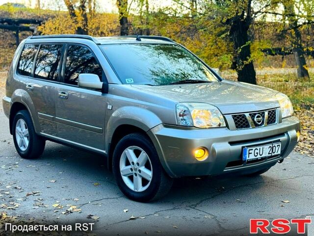Серый Ниссан ИксТрейл, объемом двигателя 2.2 л и пробегом 238 тыс. км за 4250 $, фото 1 на Automoto.ua
