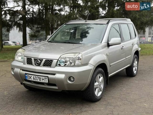 Серый Ниссан ИксТрейл, объемом двигателя 2.18 л и пробегом 280 тыс. км за 5850 $, фото 3 на Automoto.ua