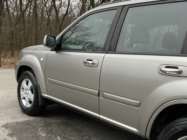 Серый Ниссан ИксТрейл, объемом двигателя 2.2 л и пробегом 290 тыс. км за 3750 $, фото 8 на Automoto.ua