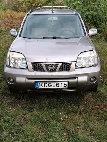 Серый Ниссан ИксТрейл, объемом двигателя 2.2 л и пробегом 350 тыс. км за 3400 $, фото 41 на Automoto.ua
