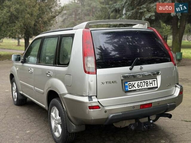 Серый Ниссан ИксТрейл, объемом двигателя 2.18 л и пробегом 280 тыс. км за 5850 $, фото 24 на Automoto.ua