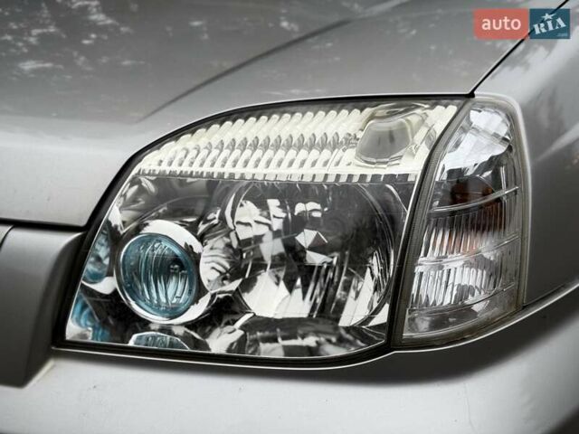 Серый Ниссан ИксТрейл, объемом двигателя 2.18 л и пробегом 280 тыс. км за 5850 $, фото 6 на Automoto.ua