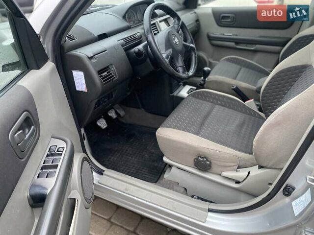 Серый Ниссан ИксТрейл, объемом двигателя 2.2 л и пробегом 272 тыс. км за 4500 $, фото 10 на Automoto.ua