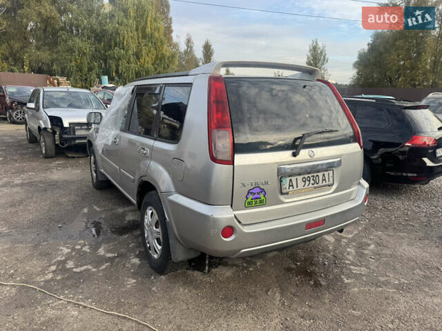 Серый Ниссан ИксТрейл, объемом двигателя 2.5 л и пробегом 250 тыс. км за 3899 $, фото 3 на Automoto.ua