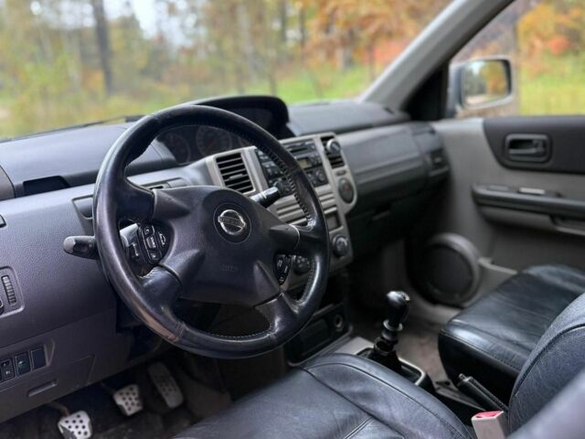 Сірий Ніссан ІксТрейл, об'ємом двигуна 2 л та пробігом 317 тис. км за 4000 $, фото 3 на Automoto.ua