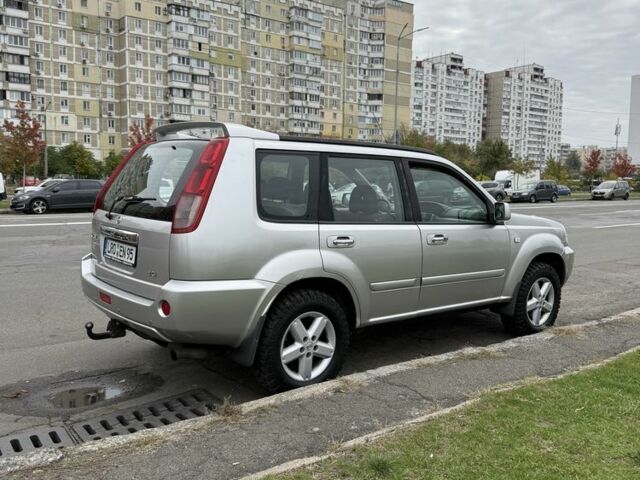 Серый Ниссан ИксТрейл, объемом двигателя 2.2 л и пробегом 313 тыс. км за 4400 $, фото 3 на Automoto.ua