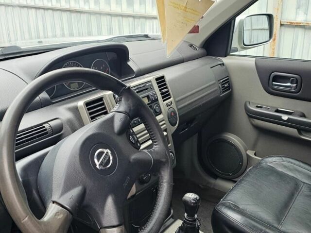 Серый Ниссан ИксТрейл, объемом двигателя 0 л и пробегом 263 тыс. км за 4643 $, фото 2 на Automoto.ua