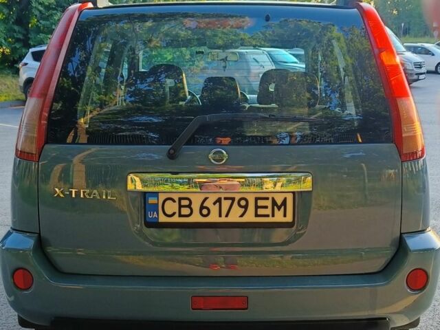 Серый Ниссан ИксТрейл, объемом двигателя 2 л и пробегом 312 тыс. км за 7200 $, фото 5 на Automoto.ua