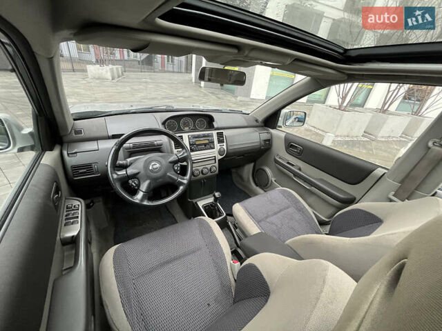 Серый Ниссан ИксТрейл, объемом двигателя 2.2 л и пробегом 299 тыс. км за 3800 $, фото 12 на Automoto.ua