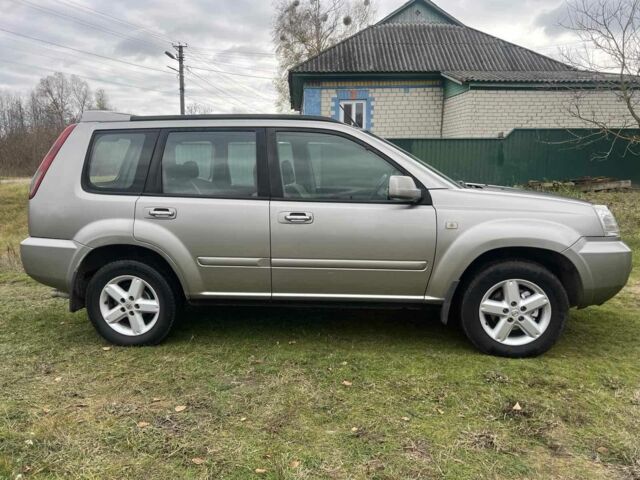 Серый Ниссан ИксТрейл, объемом двигателя 2.2 л и пробегом 261 тыс. км за 4400 $, фото 2 на Automoto.ua