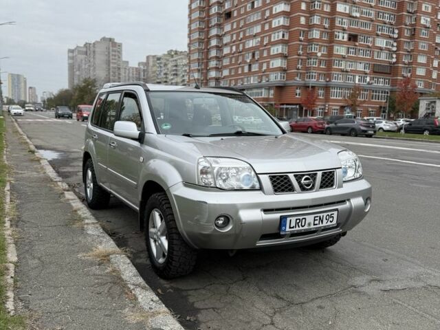 Серый Ниссан ИксТрейл, объемом двигателя 2.2 л и пробегом 313 тыс. км за 4400 $, фото 1 на Automoto.ua