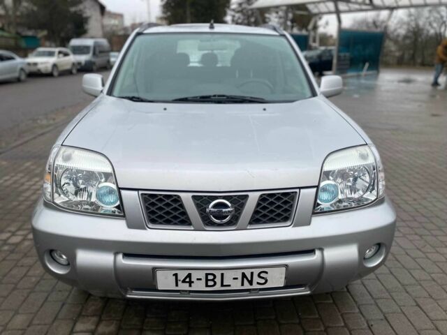 Серый Ниссан ИксТрейл, объемом двигателя 2.2 л и пробегом 272 тыс. км за 4500 $, фото 2 на Automoto.ua