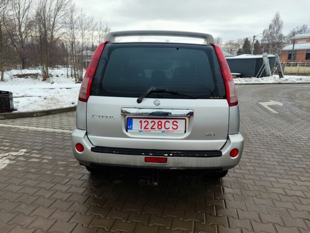 Серый Ниссан ИксТрейл, объемом двигателя 0 л и пробегом 353 тыс. км за 3850 $, фото 3 на Automoto.ua