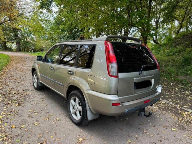 Серый Ниссан ИксТрейл, объемом двигателя 2.2 л и пробегом 240 тыс. км за 3100 $, фото 6 на Automoto.ua