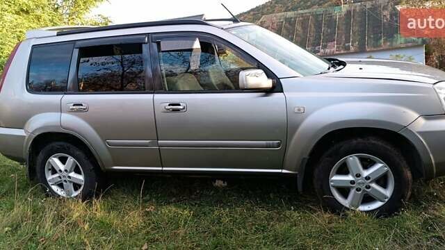 Серый Ниссан ИксТрейл, объемом двигателя 2.2 л и пробегом 350 тыс. км за 3400 $, фото 13 на Automoto.ua