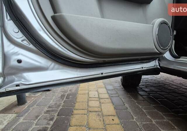 Серый Ниссан ИксТрейл, объемом двигателя 2.2 л и пробегом 490 тыс. км за 6000 $, фото 11 на Automoto.ua