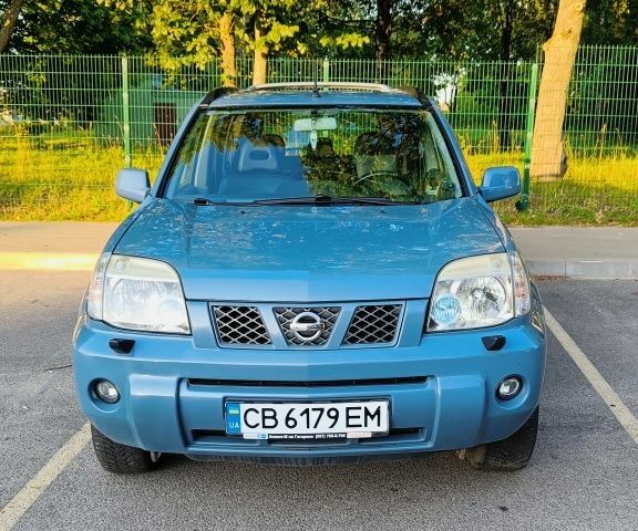 Серый Ниссан ИксТрейл, объемом двигателя 2 л и пробегом 312 тыс. км за 7200 $, фото 2 на Automoto.ua