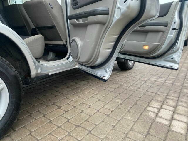 Серый Ниссан ИксТрейл, объемом двигателя 2.2 л и пробегом 272 тыс. км за 4500 $, фото 13 на Automoto.ua