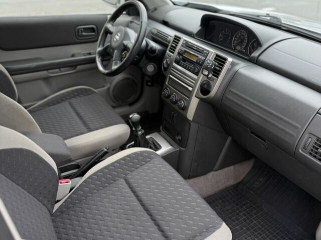 Серый Ниссан ИксТрейл, объемом двигателя 2.2 л и пробегом 313 тыс. км за 4400 $, фото 9 на Automoto.ua