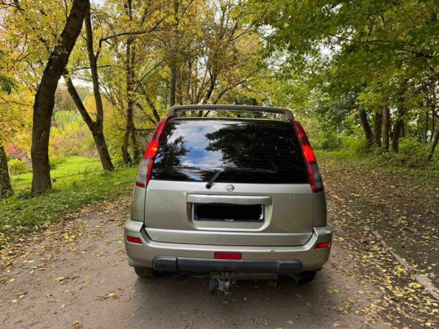 Серый Ниссан ИксТрейл, объемом двигателя 2.2 л и пробегом 240 тыс. км за 3100 $, фото 5 на Automoto.ua