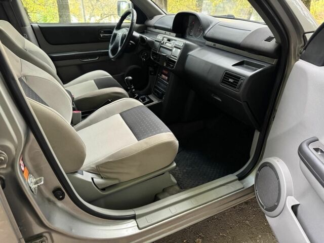 Серый Ниссан ИксТрейл, объемом двигателя 2.2 л и пробегом 240 тыс. км за 3100 $, фото 14 на Automoto.ua