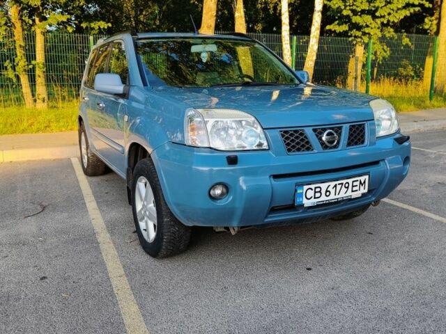 Серый Ниссан ИксТрейл, объемом двигателя 2 л и пробегом 312 тыс. км за 7200 $, фото 3 на Automoto.ua