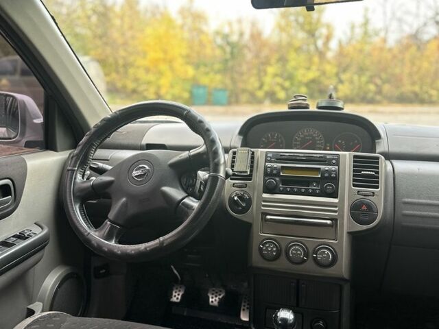 Серый Ниссан ИксТрейл, объемом двигателя 2.2 л и пробегом 250 тыс. км за 3500 $, фото 8 на Automoto.ua