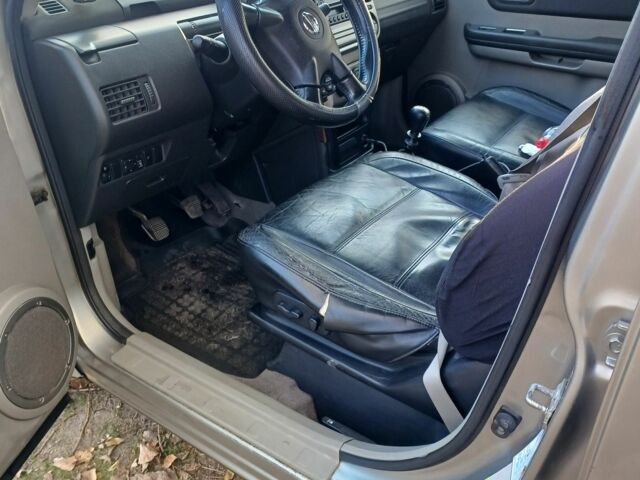 Сірий Ніссан ІксТрейл, об'ємом двигуна 2.2 л та пробігом 313 тис. км за 4500 $, фото 8 на Automoto.ua