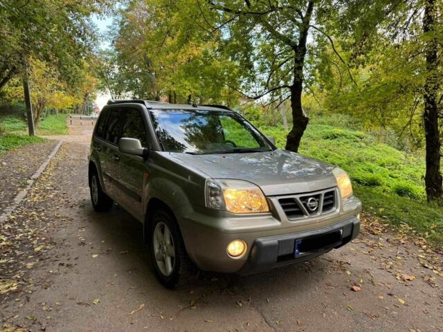 Серый Ниссан ИксТрейл, объемом двигателя 2.2 л и пробегом 240 тыс. км за 3100 $, фото 2 на Automoto.ua