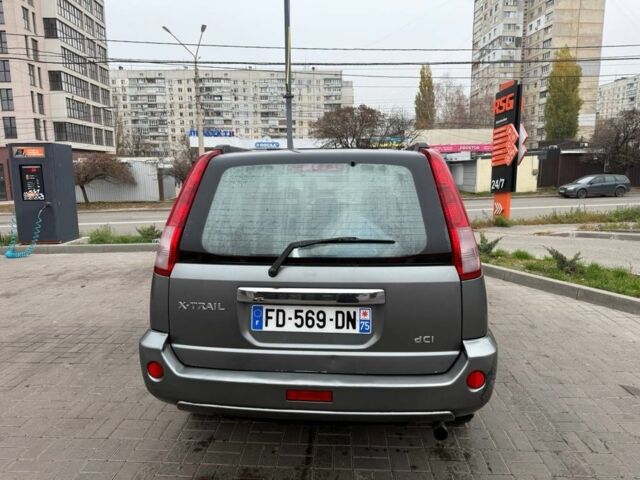 Серый Ниссан ИксТрейл, объемом двигателя 2.2 л и пробегом 240 тыс. км за 5223 $, фото 4 на Automoto.ua