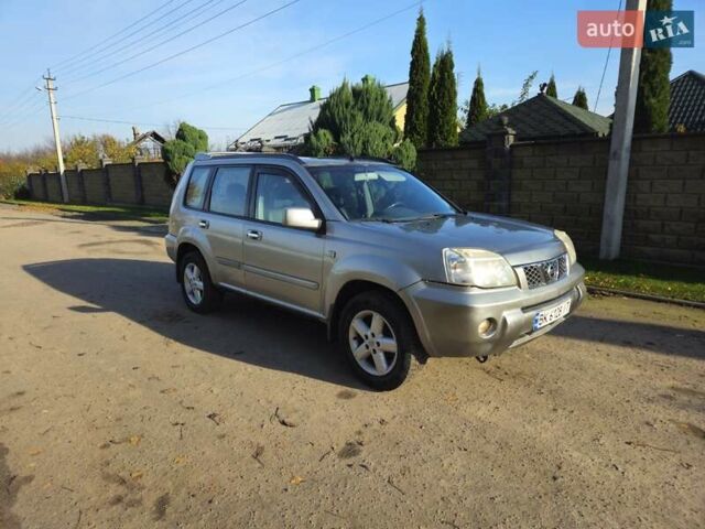 Серый Ниссан ИксТрейл, объемом двигателя 2.2 л и пробегом 230 тыс. км за 3650 $, фото 3 на Automoto.ua